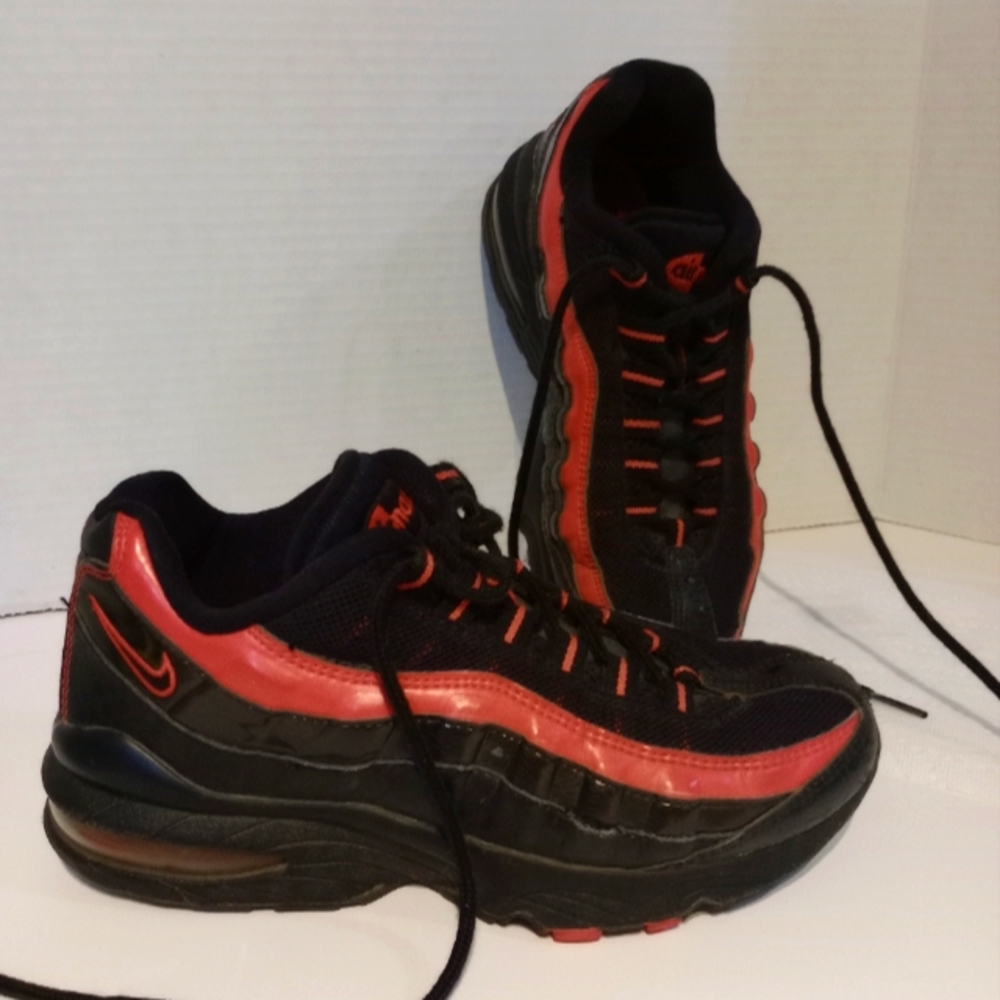 NIKE AIRMAX 95  Sz. 5Y Black Cat Edition Black & Pink‎
